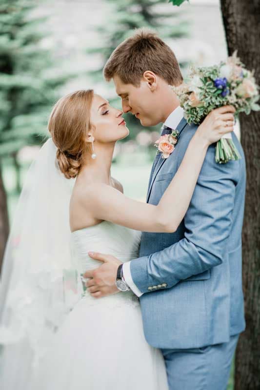 AnimatedWeddingGallery.altTexts.moments